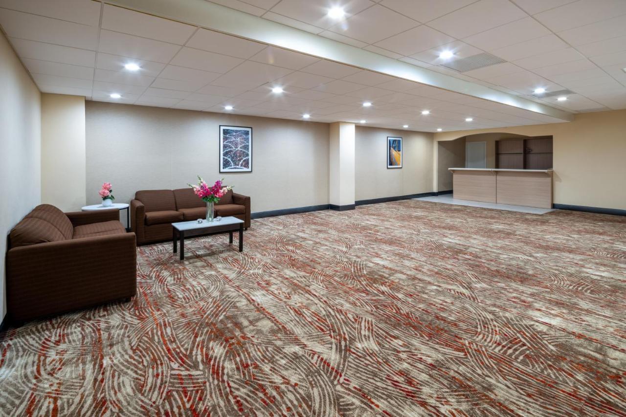 Holiday Inn Poughkeepsie By Ihg Exterior foto