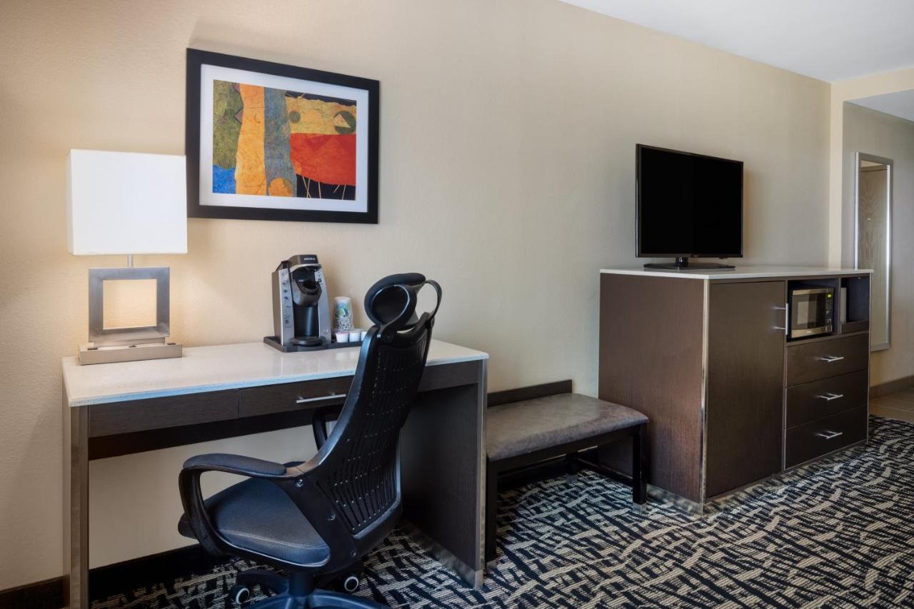 Holiday Inn Poughkeepsie By Ihg Exterior foto